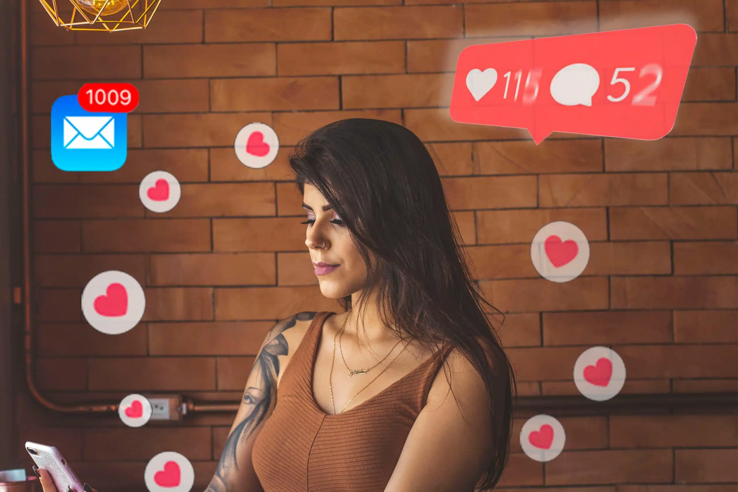 Πολίτες που μοιράζονται θετικές εμπειρίες για την PharmacyNeeds